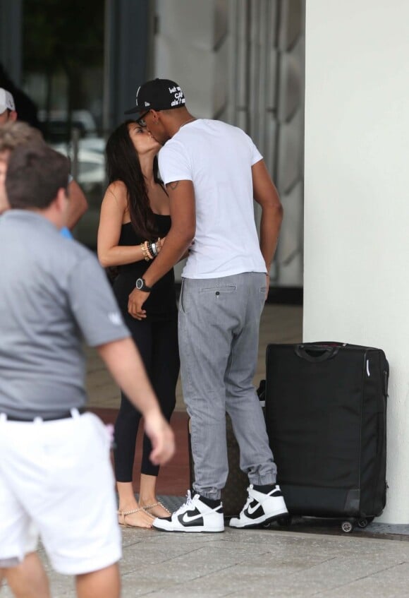Jerome Boateng et sa compagne devant leur hôtel à Miami, le 29 décembre 2012.