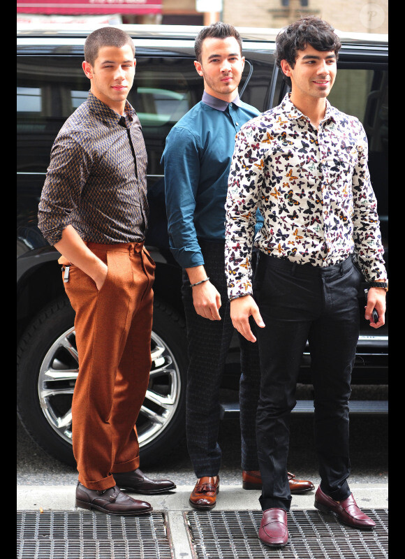 Le groupe américain Jonas Brothers, composé de Joe, Jevin et Nick arrive au Today Show, à New York, le 20 août 2012.