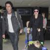 Gwen Stefani, son mari Gavin Rossdale et leurs enfants Kingston et Zuma lors de leur arrivée à Los Angeles le 4 janvier 2012