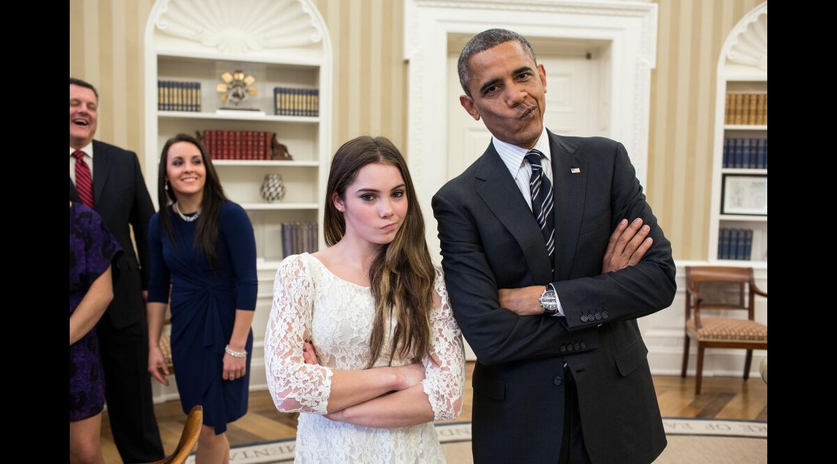 Photo : Barack Obama et McKayla Maroney dans le bureau oval de la ...