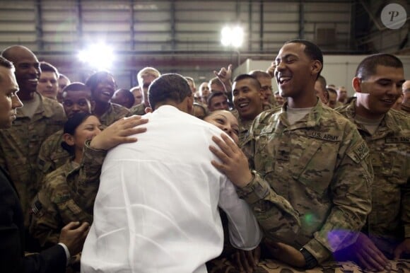 Barack Obama arrive à la base américaine de Bagram en Afghanistan, le 1er mai 2012.