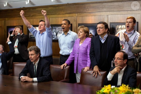 Pause football lors du sommet du G8 devant la finale de la Ligue des champions opposant Chelsea au Bayern de Munich. Barack Obama, Angela Merkel, David Cameron et François Hollande lequel fait ses premiers pas sur la scène internationale. Nous sommes le 19 mai 2012 dans la résidence du président américain à Camp David. 