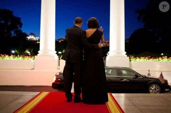 Barack et Michelle Obama saluent le président d'Israël Shimon Peres après un dîner à la Maison Blanche, le 13 juin 2012.