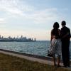 En pleine campagne pour sa réélection, devant le lac Michigan, Barack Obama et son épouse Michelle observent à l'horizon leur ville de Chicago, le 15 juin 2012.