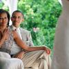 Michelle Obama émue et son époux Barack Obama durant le mariage de Laura Jarrett, fille de la conseillère du président Valerie Jarrett, à Chicago, le 18 juin 2012.