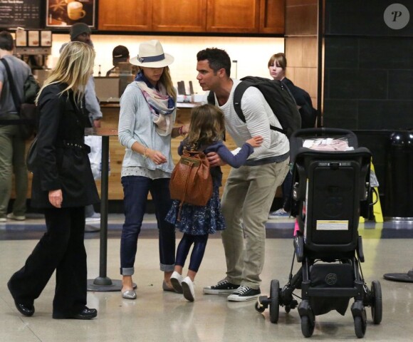 La famille de Jessica Alba est de retour à Los Angeles le 6 janvier 2012