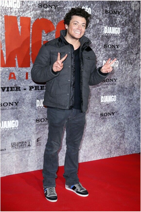 Kev Adams, fidèle à son sourire, lors de l'avant-première parisienne du film Django Unchained au Grand Rex, le 7 janvier 2013.