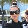Kim Kardashian, enceinte, profite d'une belle journée à Miami en compagnie de son ami Jonathan Cheban. Le 7 janvier 2013.