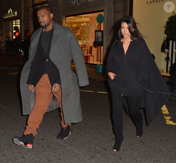 Kim Kardashian et Kanye West à Paris le 8 janvier 2013 dans un look improbable