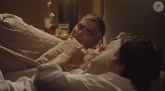 Au jeu des lits musicaux, ici c'est George Clooney et Rande Gerber qui ont dormi ensemble pour les besoins d'une publicité pour leur marque Casamigos.