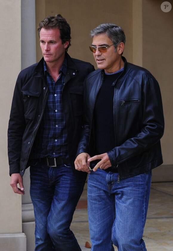 George Clooney et Rande Gerber quittent un restaurant à Beverly Hills le 11 octobre 2012.