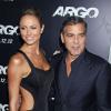 Stacy Keibler et George Clooney le 4 octobre 2012 à Beverly Hills.