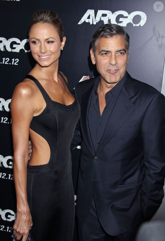 Stacy Keibler et George Clooney le 4 octobre 2012 à Beverly Hills.