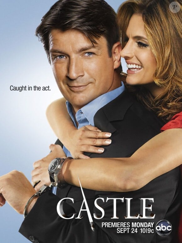Affiche promo de la série Castle avec Nathan Fillion et Stana Kadic.
