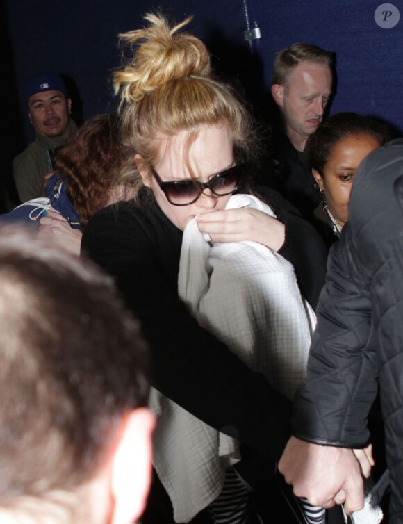 Adele et son bébé arrivent à l'aéroport de Los Angeles, le 10 janvier 2013.
