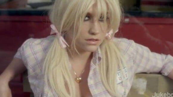 Kesha : Délurée et vandale avec des peluches géantes pour le clip de ''C'Mon''
