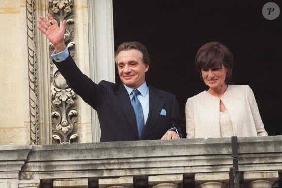 Mariage civil de Michel Sardou et Anne-Marie Périer à Neuilly, le 11 octobre 1999.