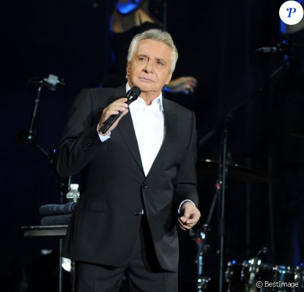 Michel Sardou lors de son concert exceptionnel du Palais Omnisport de Paris Bercy le 12 décembre 2012