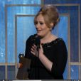 Emue, Adele dédie son Golden Globe à son fils le 13 janvier 2013 à Los Angeles.