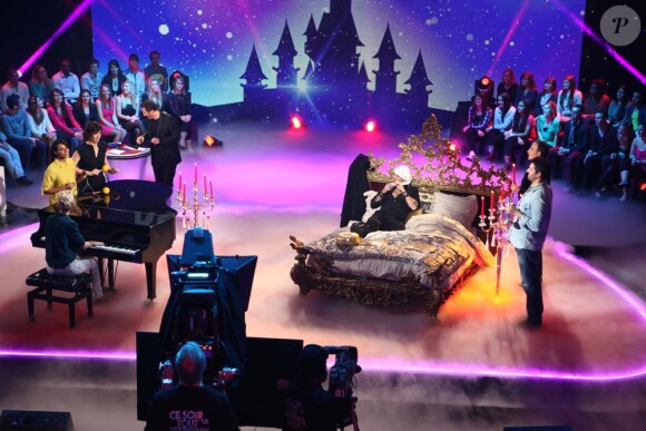 Shy'm, Nikos Aliagas, Alice Taglioni, Pascal Obispo et Virgine Hocq dans En musique tout est permis, diffusée sur TF1 le 25 janvier 2013