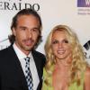 Britney Spears et Jason Trawick amoureux lors d'une soirée à Los Angeles, le 11 mai 2011.