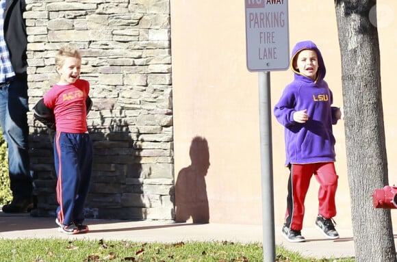 Sean Preston et Jayden James, les fils de Britney Spears vont dejeuner à Los Angeles, le 27 décembre 2012.