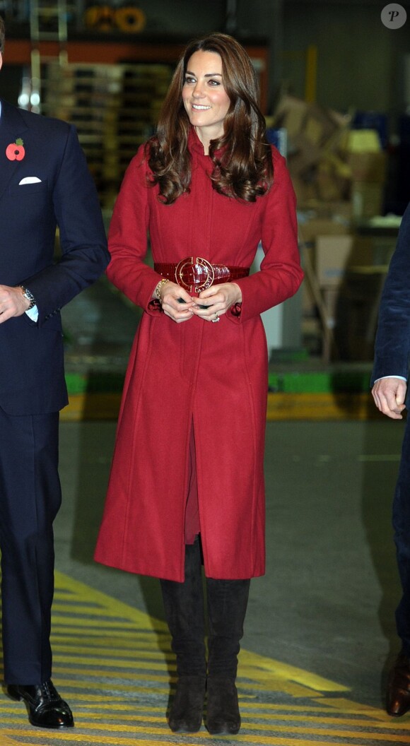 Kate Middleton porte un manteau L.K. Bennett lors de sa visite du centre UNICEF Supply Division à Copenhague. Novembre 2011.