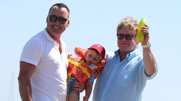 Elton John et David Furnish : Leur fils Zachary n'est pas encore grand frère