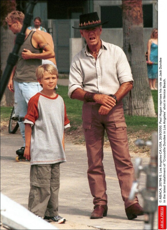 Paul Hogan en plein tournage du Crocodile Dundee III à Venice Beach le 21 septembre 2000.