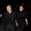 Jennifer Lopez et Casper Smart se rendent au restaurant, le 16 janvier 2013 à Los Angeles. Le couple se tient par la main. Malgré les doutes de la chanteuse, le couple semble solide.