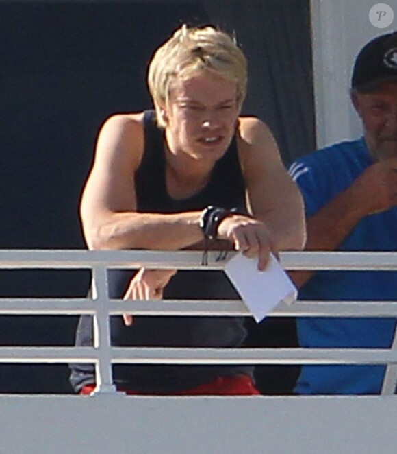 Alfie Allen sur le tournage du film Plastic, sur un balcon à Miami, le 15 janvier 2013.