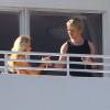 Alfie Allen et Emma Rigby sur le tournage du film Plastic, sur un balcon à Miami, le 15 janvier 2013.