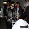 Kourtney Kardashian arrive à l'aéroport LAX de Los Angeles avec sa fille Penelope en poussette en provenance de New York. Le 16 janvier 2013.