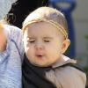 Penelope, fille de Kourtney Kardashian (7 mois), quitte un cours de musique pour bébés dans les bras de sa nounou. Le 17 janvier 2013.