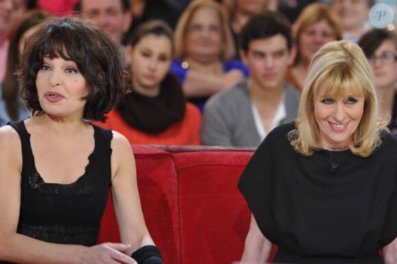 Isabelle Mergault, Chantal Ladesou à l'enregistrement de l'émission Vivement Dimanche à Paris, le 16 Janvier 2013. Diffusion le 20 janvier 2013.