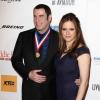 John Travolta et Kelly Preston posent pour les photographes à la 10e cérémonie annuelle Living Legends of Aviation Awards à Beverly Hills, le 18 janvier 2013.