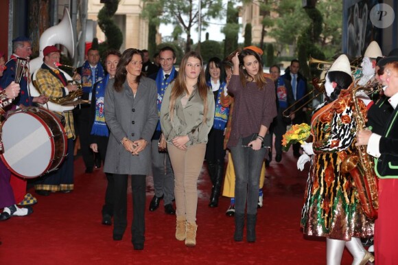 Stéphanie de Monaco, entourée de ses filles Camille Gottlieb et Pauline Ducruet , arrivant au chapiteau Fontvieille le 20 janvier 2013 pour une représentation du 37e Festival international du cirque de Monte-Carlo.