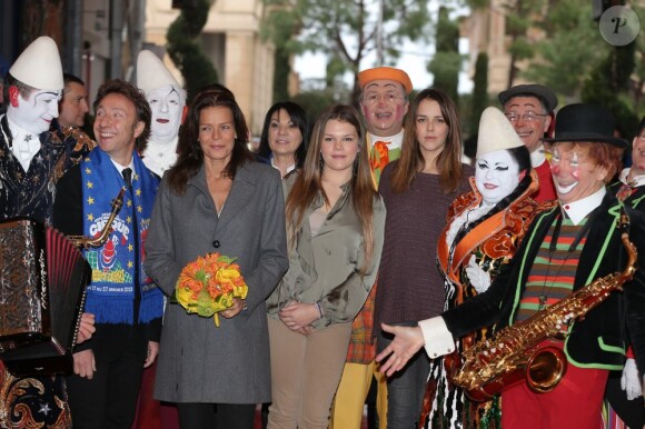 Stéphane Bern, Stéphanie de Monaco et ses filles Camille et Pauline arrivant au chapiteau Fontvieille le 20 janvier 2013 pour une représentation du 37e Festival international du cirque de Monte-Carlo.