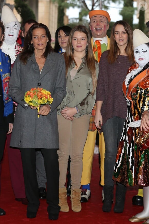La princesse Stéphanie de Monaco avec ses filles au chapiteau Fontvieille le 20 janvier 2013 pour une représentation du 37e Festival international du cirque de Monte-Carlo.