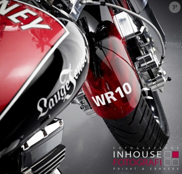 Wayne Rooney a mis aux enchères une moto qu'il a customisée avec le grand  Lauge Jensen et sera vendue le 20 février prochain au profit de l'association KidsAid
