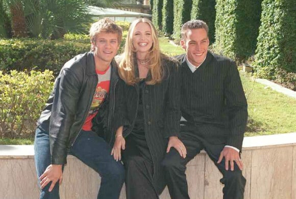 Red Hunt, Lara Cox et Callan Mulvey de la série Hartley Coeurs à vifs lors du Festival de la fiction télévisée de Monte-Carlo en 1999