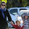 L'actrice Carrie-Anne Moss et ses enfants Jaden et Frances vont faire leur courses au marché de Pacific Palisades, à Los Angeles, le 20 janvier 2013.