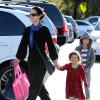 Carrie-Anne Moss et ses enfants Jaden et Frances vont faire leur courses au marché de Pacific Palisades, à Los Angeles, le 20 janvier 2013.