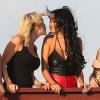 Nabilla Benattia, Amélie (Secret Story 4) et Aurélie (L'île des Vérités), Marie (Koh Lanta) sur le tournage de la cinquième saison des Anges de la Télé-Réalité sur une plage à Miami, le 22 janvier 2013.