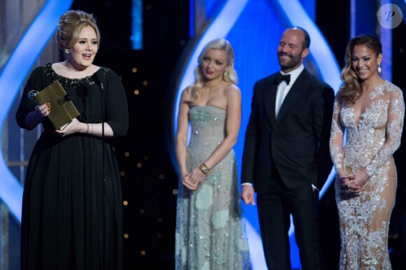 Adele reçoit le Golden Globes de la meilleure chanson originale, le 13 janvier 2013.