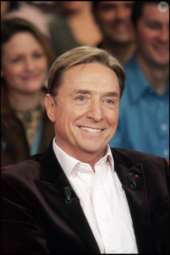 Pascal Sevran durant l'enregistrement de Vivement dimanche, à Paris le 2 mars 2005.