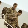 Le prince Harry arrivant avec le 662e escadron du 3e régiment de l'Armée de l'Air à la base de la RAF Brize Norton dans l'Oxfordshire le 23 janvier 2013, après 20 semaines en Afghanistan, dans la province du Helmand.