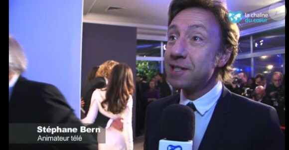 Stéphane Bern s'exprime au 11e Dîner de la mode, au micro de la Chaîne du coeur, à Paris, le 24 janvier 2013.
