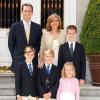 L'infante Cristina d'Espagne, son mari Iñaki Urdangarin et leurs enfants pour les voeux de fin d'année 2011.