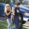 Kimberly Stewart et Benicio Del Toro, en sortie avec leur fille Delilah, à Los Angeles, le 25 août 2012.